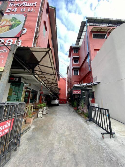Ratanawong Place 823 Bangkok Exteriör bild